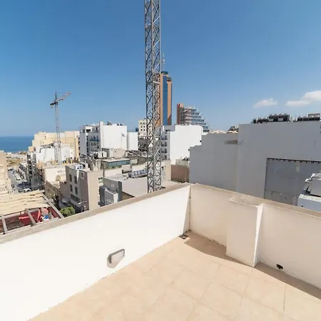Penthouse With Distanced Seaview * San Ġiljan