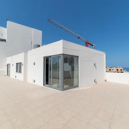 Penthouse With Distanced Seaview Apartman San Ġiljan