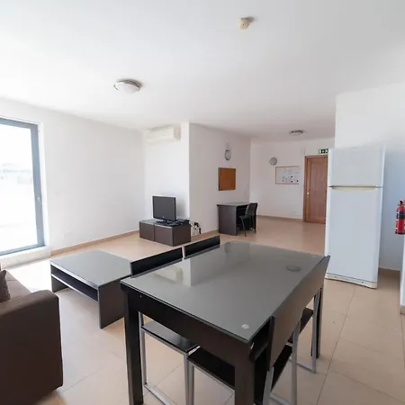 Penthouse With Distanced Seaview * San Ġiljan